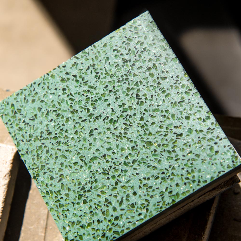 cimento verde esmeralda + grãos de cristal verde