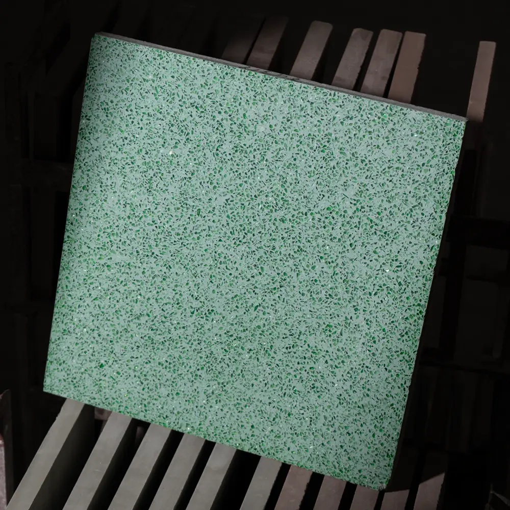 ciment couleur vert émeraude + grains de cristal vert